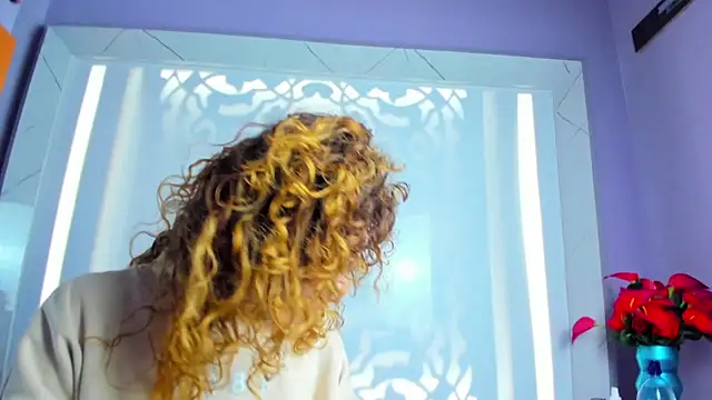 EmiliRouse  online show from 10-25-25, 04:09