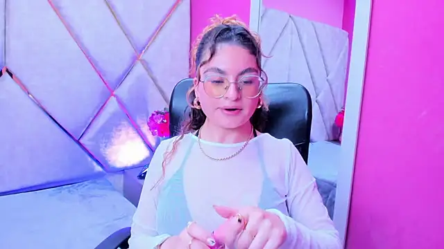 EmiliRouse  online show from 11-13-25, 02:43