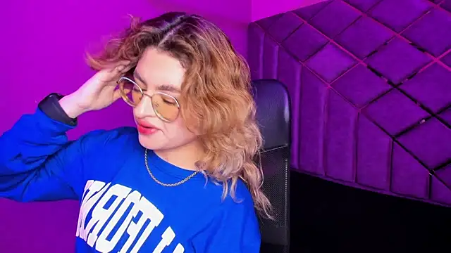 EmiliRouse  online show from 01-07-26, 03:42