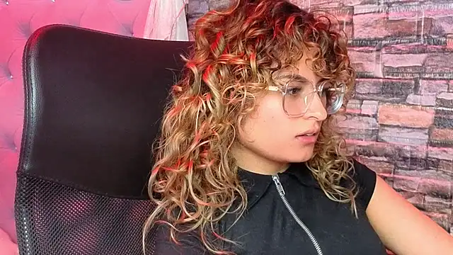 EmiliRouse  online show from 01-09-26, 03:53