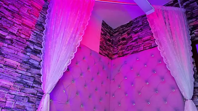 EmiliRouse  online show from 02-03-26, 02:53