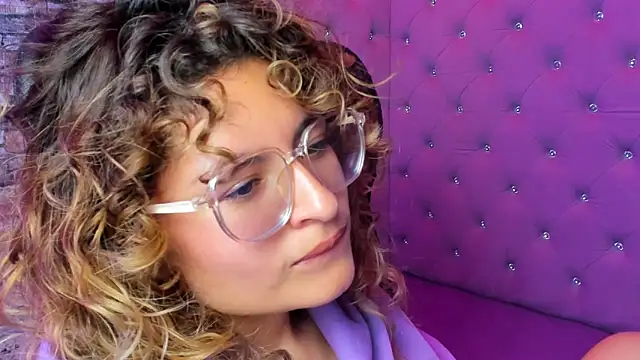 EmiliRouse  online show from 02-03-26, 06:40