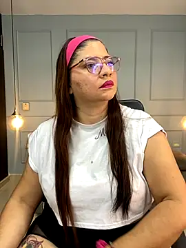 Snapshot of Orianabluee_ chatting on 10-22-25, 02:56 Orianabluee online show from 10-22-25, 02:56