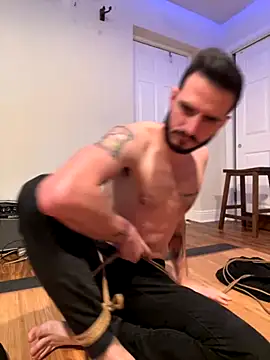 Snapshot of vdoesrope chatting on 10-18-25, 04:37 vdoesrope online show from 10-18-25, 04:37