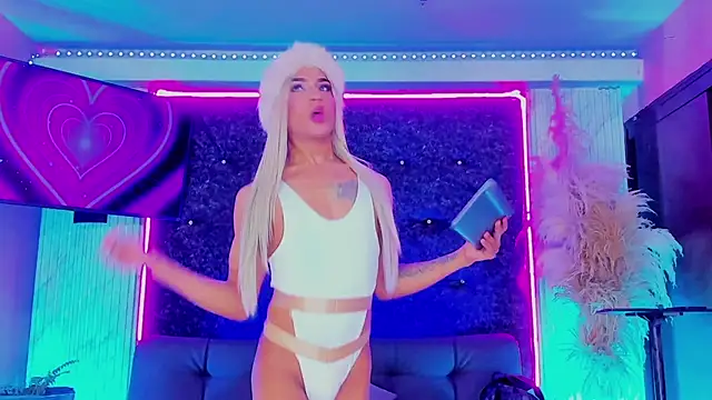 Queens Wonders Blonders online show from 01-11-26, 04:50