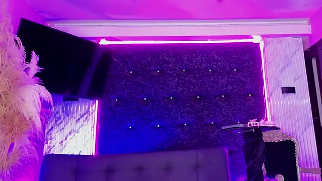 Queens Wonders Blonders online show from 02-23-26, 04:26