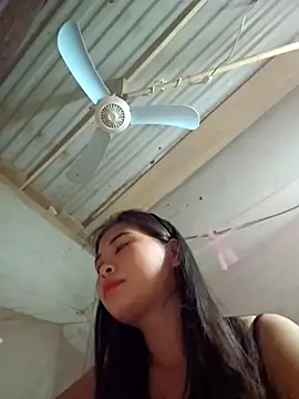 Squirrel-Pear online show from 12-22-25, 11:13