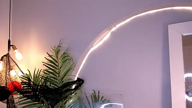 Juli Casanova online show from 10-30-25, 01:23