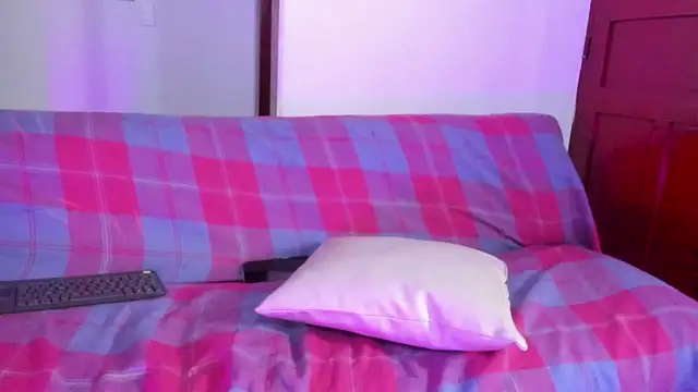Nikki  uwu online show from 04-30-26, 04:57