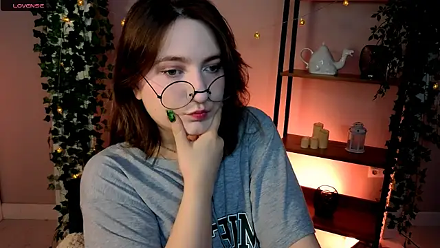 Snapshot of fairy_tara chatting on 05-05-26, 02:14 fairy tara online show from 05-05-26, 02:14