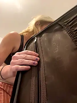 Snapshot of milfdawn chatting on 10-27-25, 11:31 milfdawn online show from 10-27-25, 11:31