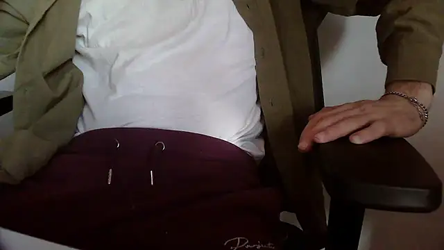 Snapshot of topg84 chatting on 04-25-26, 04:48 topg84 online show from 04-25-26, 04:48