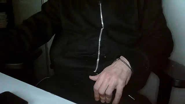 Snapshot of topg84 chatting on 05-11-26, 04:26 topg84 online show from 05-11-26, 04:26