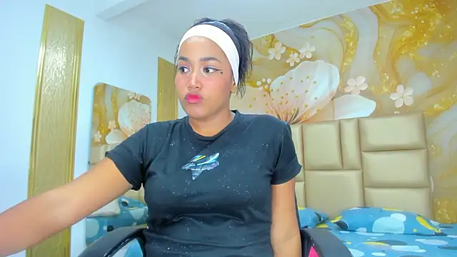 NahomiWalker  online show from 02-18-26, 07:21