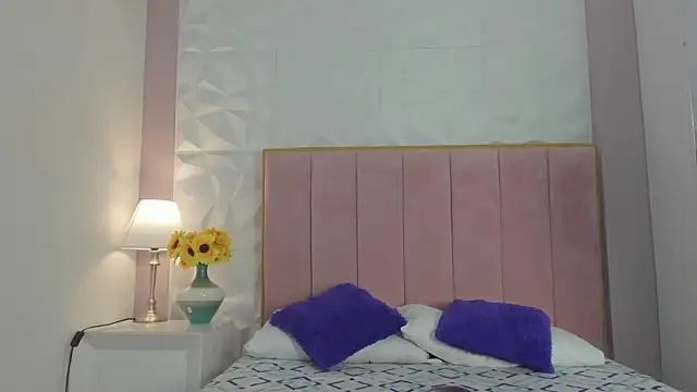 Snapshot of xxxMia_Isabellaa chatting on 10-19-25, 12:06 xxxMia Isabellaa online show from 10-19-25, 12:06