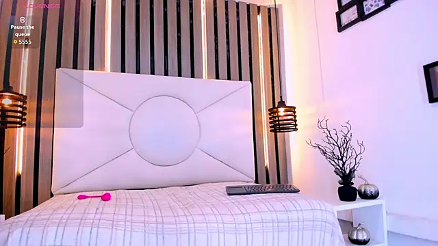 Snapshot of Natzuki_1 chatting on 03-05-26, 11:39 Natzuki 1 online show from 03-05-26, 11:39