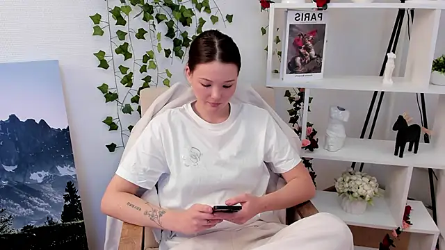 Snapshot of TeressaGimar chatting on 10-19-25, 05:41 TeressaGimar online show from 10-19-25, 05:41