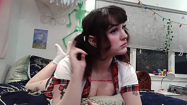 Trickylucy555 online show from 02-11-26, 05:34