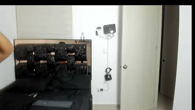 Snapshot of bicthxhard chatting on 10-30-25, 04:25 bicthxhard online show from 10-30-25, 04:25