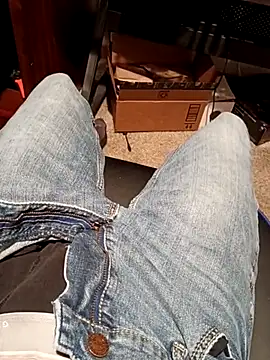 Snapshot of SirDirty34 chatting on 10-19-25, 06:03 SirDirty34 online show from 10-19-25, 06:03