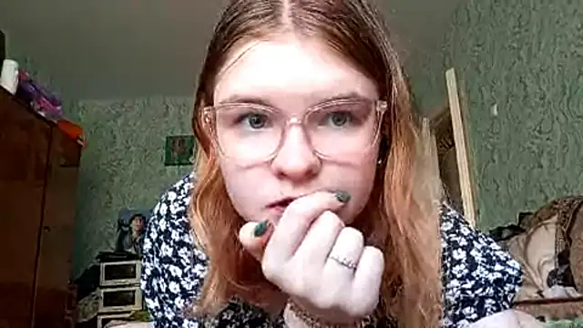 Snapshot of Nessa_Vessa chatting on 10-19-25, 08:59 Nessa Vessa online show from 10-19-25, 08:59