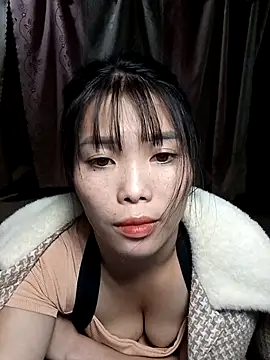 Snapshot of Fish_yellow chatting on 10-24-25, 12:45 Fish yellow online show from 10-24-25, 12:45