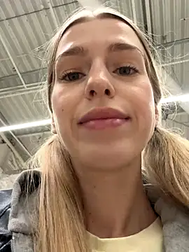 kira mia online show from 11-26-25, 03:24