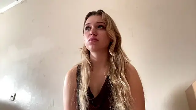 Snapshot of Fiorence_Blonde chatting on 10-23-25, 11:09 Fiorence Blonde online show from 10-23-25, 11:09