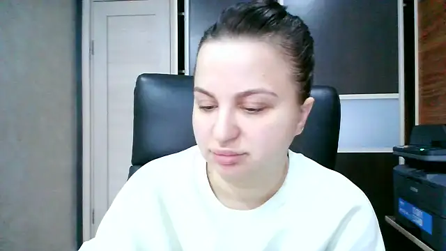 Snapshot of Denalynn chatting on 02-24-26, 01:47 Denalynn online show from 02-24-26, 01:47