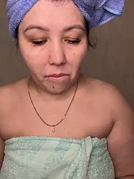 Love  Mom online show from 11-16-25, 04:34