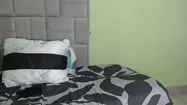 Mimi Passion online show from 12-19-25, 04:47