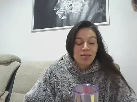 Snapshot of roma22honey chatting on 10-19-25, 05:57 roma22honey online show from 10-19-25, 05:57