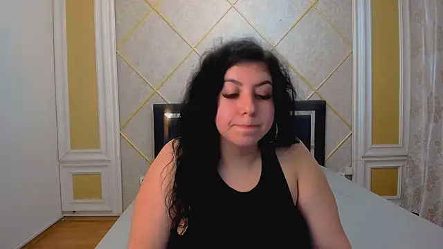 Snapshot of CurvyBabeXo chatting on 10-19-25, 07:36 CurvyBabeXo online show from 10-19-25, 07:36