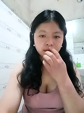 Snapshot of lisa-bae00 chatting on 02-14-26, 12:07 lisa-bae00 online show from 02-14-26, 12:07