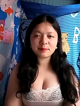 Snapshot of lisa-bae00 chatting on 02-22-26, 12:15 lisa-bae00 online show from 02-22-26, 12:15