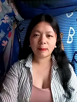 Snapshot of lisa-bae00 chatting on 03-10-26, 12:21 lisa-bae00 online show from 03-10-26, 12:21