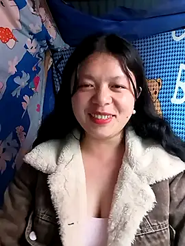 Snapshot of lisa-bae00 chatting on 03-11-26, 12:33 lisa-bae00 online show from 03-11-26, 12:33