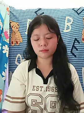 Snapshot of lisa-bae00 chatting on 07-04-26, 01:23 lisa-bae00 online show from 07-04-26, 01:23