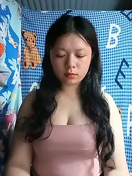 Snapshot of lisa-bae00 chatting on 07-15-26, 01:05 lisa-bae00 online show from 07-15-26, 01:05