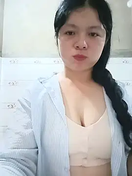 Snapshot of lisa-bae00 chatting on 07-17-26, 02:34 lisa-bae00 online show from 07-17-26, 02:34
