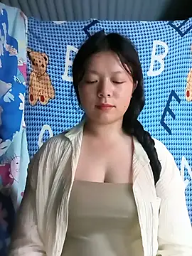 Snapshot of lisa-bae00 chatting on 07-23-26, 02:15 lisa-bae00 online show from 07-23-26, 02:15
