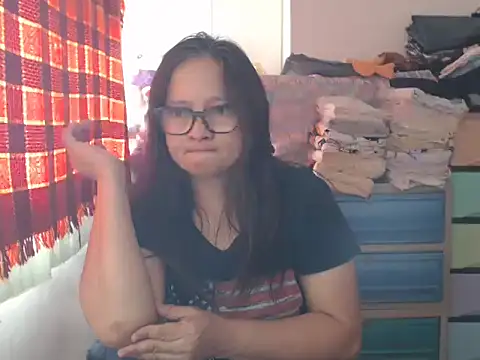 Snapshot of Kinkybela2025 chatting on 02-25-26, 12:20 Kinkybela2025 online show from 02-25-26, 12:20