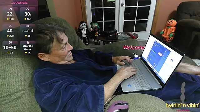 Snapshot of DoubleTrouble59 chatting on 10-27-25, 04:27 DoubleTrouble59 online show from 10-27-25, 04:27