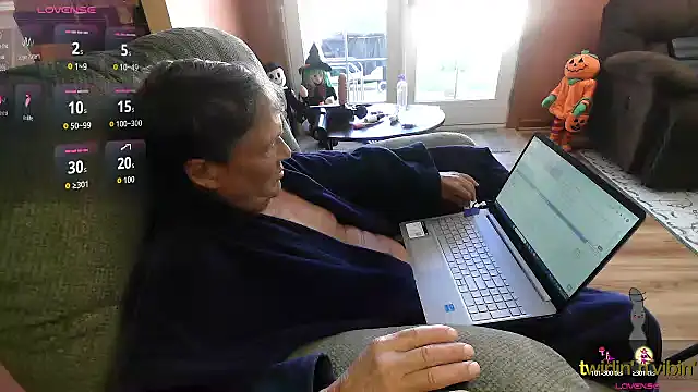 Snapshot of DoubleTrouble59 chatting on 10-27-25, 04:33 DoubleTrouble59 online show from 10-27-25, 04:33