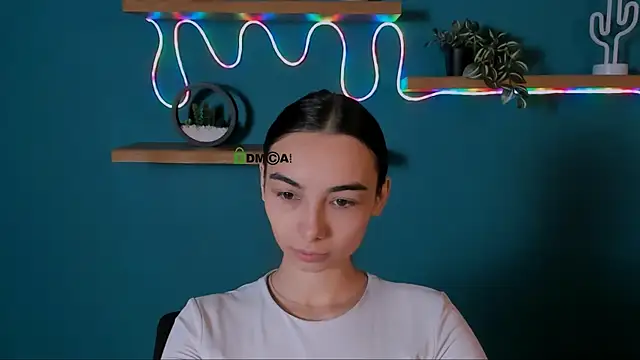 kira light   online show from 10-21-25, 08:37