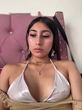 Violeet-Smith online show from 03-06-26, 05:09