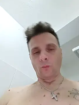 Snapshot of OffshoreCenterline3 chatting on 10-29-25, 01:19 OffshoreCenterline3 online show from 10-29-25, 01:19