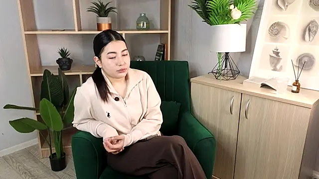 Snapshot of LorieGiang chatting on 10-22-25, 10:37 LorieGiang online show from 10-22-25, 10:37