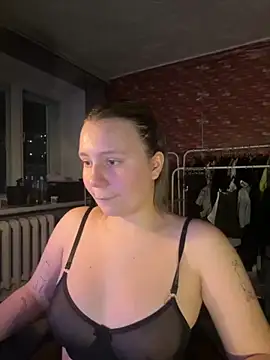 Snapshot of AnnaVeil chatting on 10-21-25, 02:29 AnnaVeil online show from 10-21-25, 02:29