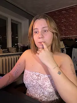 Snapshot of AnnaVeil chatting on 11-04-25, 04:28 AnnaVeil online show from 11-04-25, 04:28